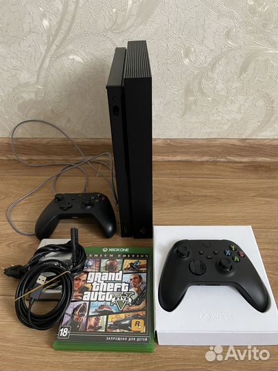 Xbox one x, два геймпада, гта5