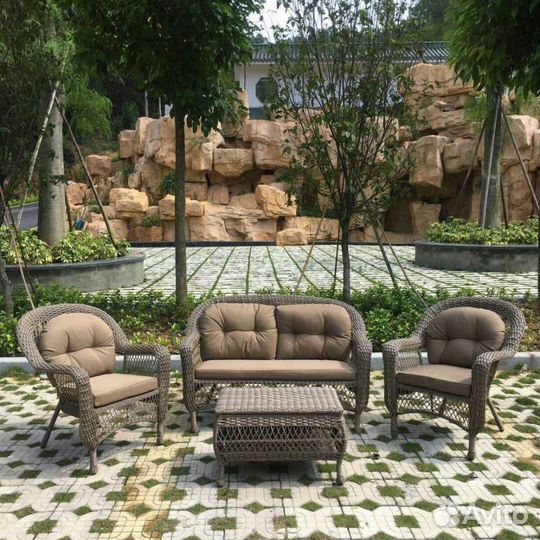 Набор плетеной мебели из ротанга для сада