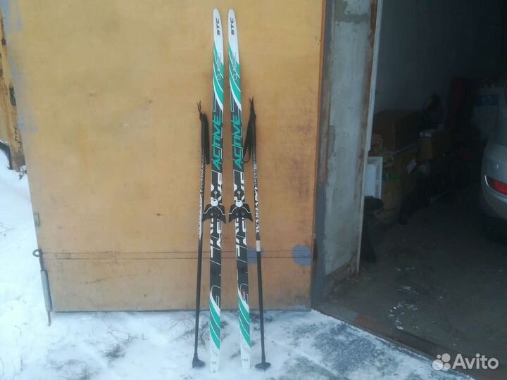 Беговые лыжи и ботинки к ним