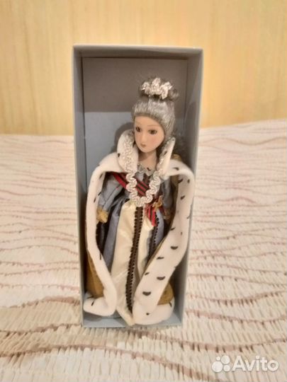 Фарфоровая кукла
