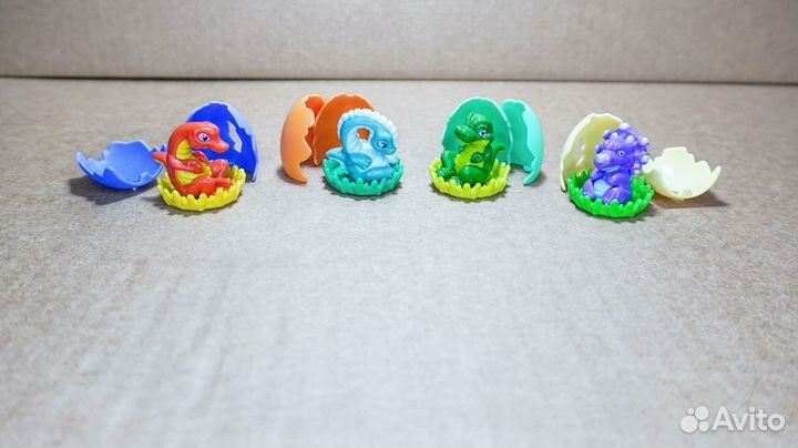 Игрушечные фигурки динозавров