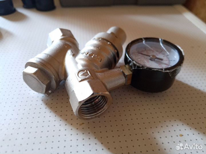 Редуктор давления воды