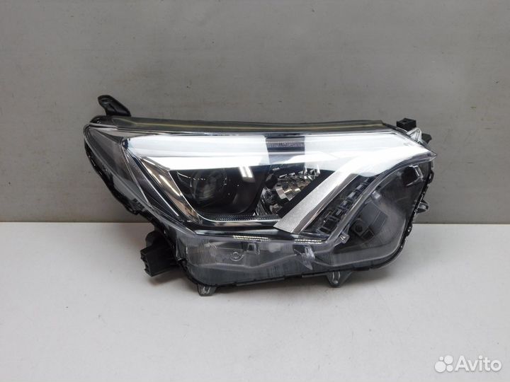 Фара правая Toyota RAV4