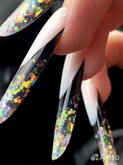 Модель на маникюр