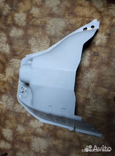 Крыло заднее внутреннее левое (стакан)