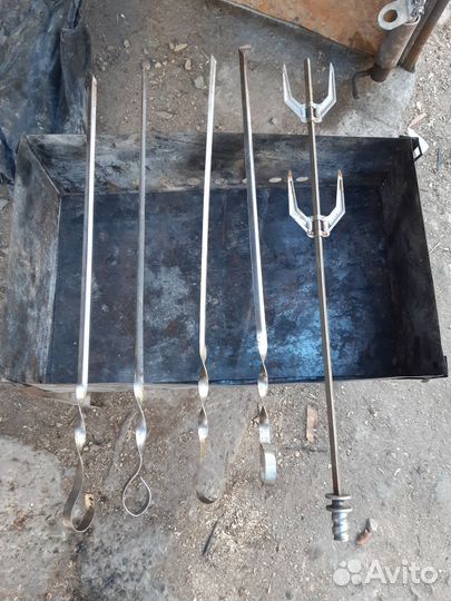 Стол,стулья складные,мангал,шампура