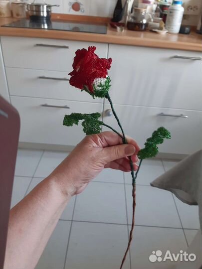 Роза из бисера ручная работа