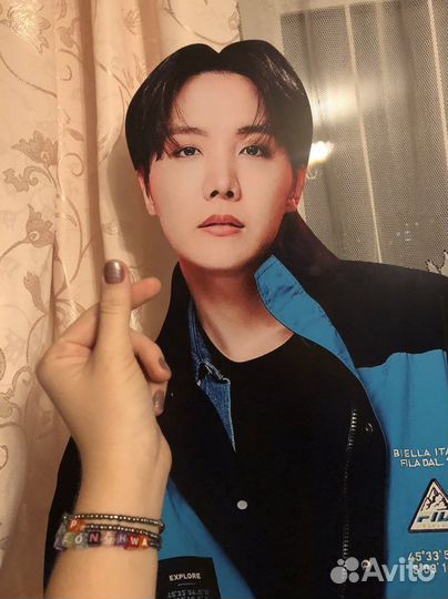 Ростовая фигура участника BTS Чон Хосока