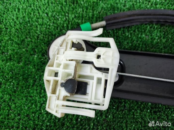 Стеклоподъемник задний левый BMW X3 (E83) 2004