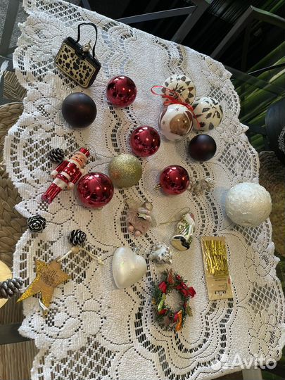 Набор декора и елочных украшений в коробке