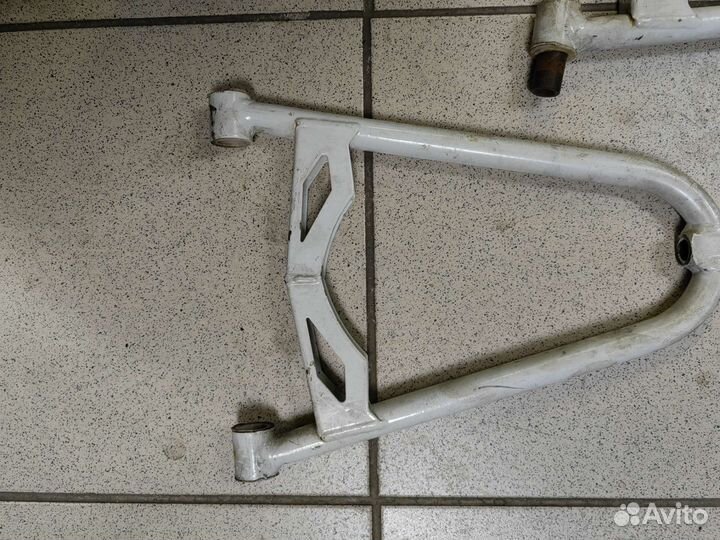 Рычаг верхние правый BRP ski-doo Summit