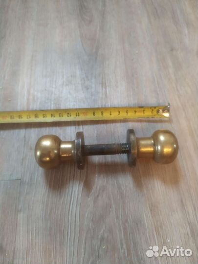 Ручка старинная бронзовая круглая на дверь