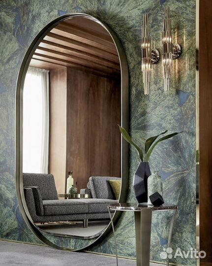 Зеркало в раме капсула