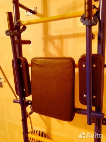 Турник для пресса на шведскую стенку