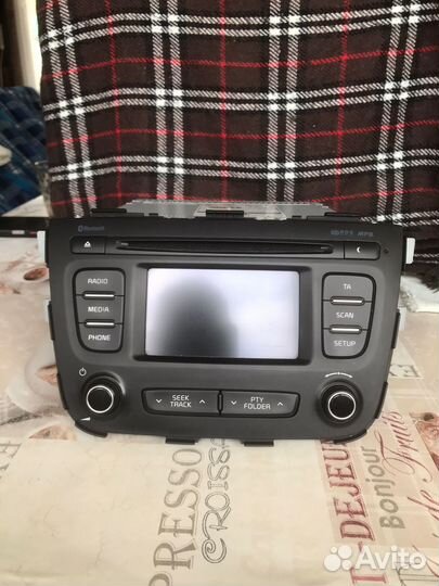 Штатная магнитола Kia Sorento 2013 года