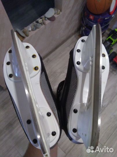 Коньки хоккейные