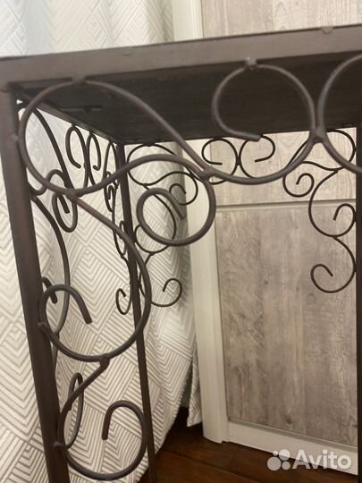 Подставка под цветы металлическая