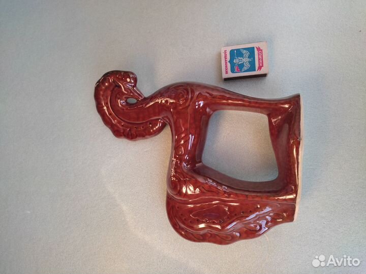 Фарфоровая статуэтка конь