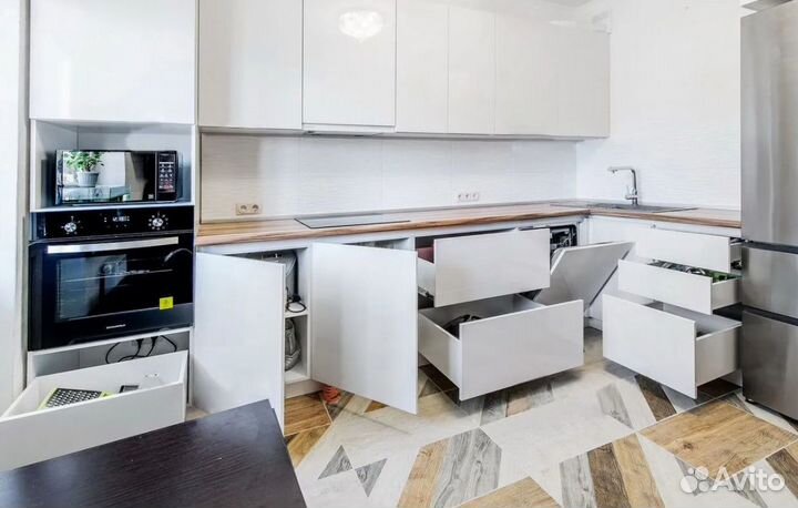 Угловая кухня белая на заказ