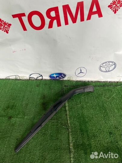 Дворник задней двери Toyota Ractis NCP100