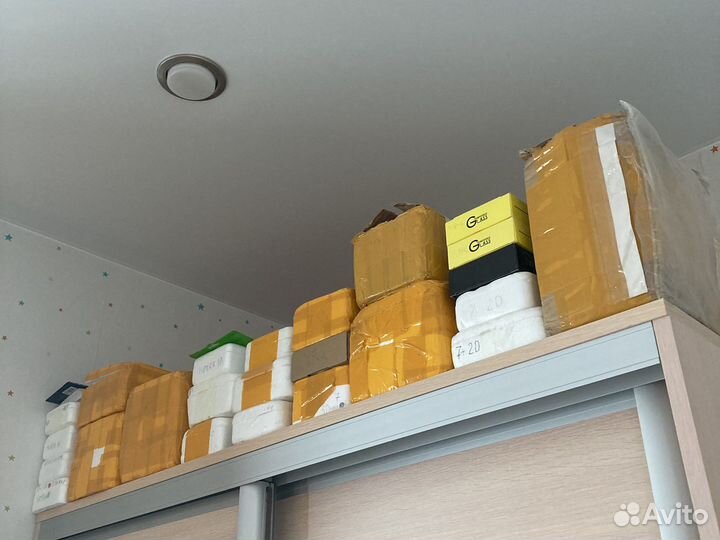 Защитные стекла много