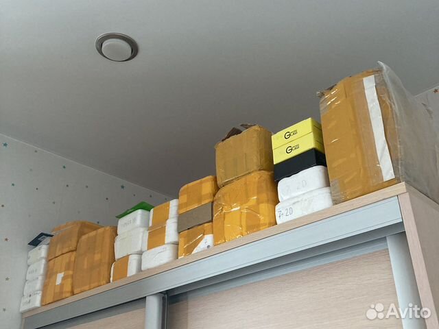 Защитные стекла много