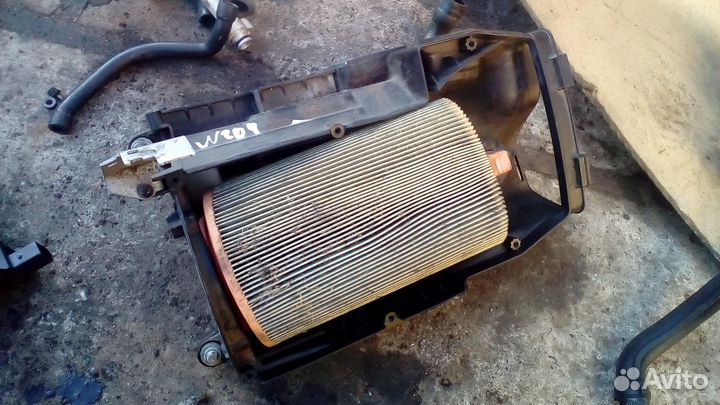 Корпус воздушного фильтра Mercedes W204