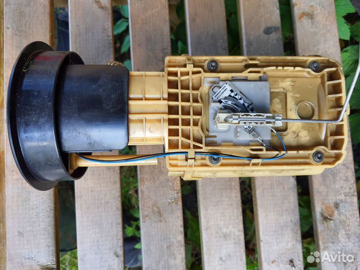 Топливный насос с датчиком уровня топлива