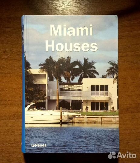 Книга Miami Houses на английском