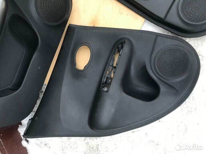 Обшивка двери Nissan Juke I (2010—2014)