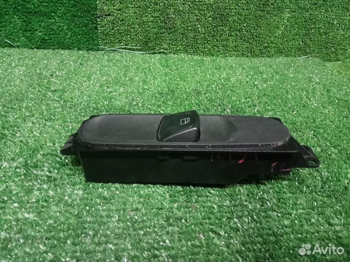 Кнопка стеклоподъемника передняя левая