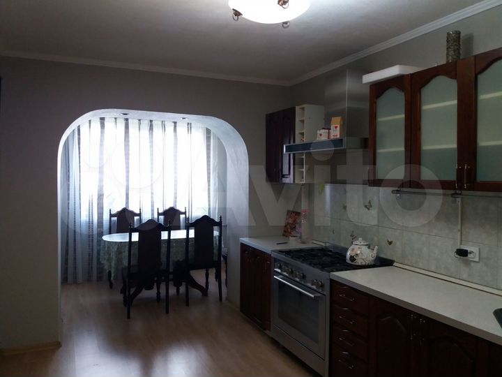 2-к. квартира, 70 м², 4/10 эт.