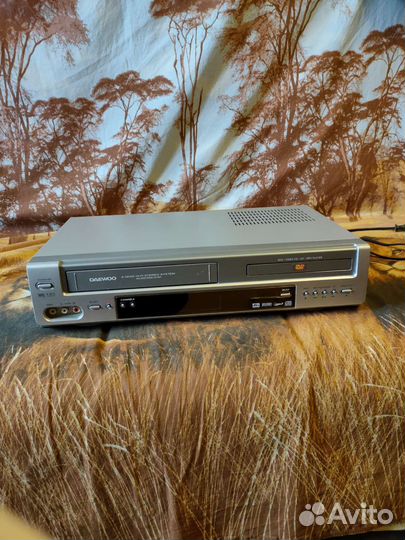DVD плеер,совмещённый с видеомагнитофоном daewoo