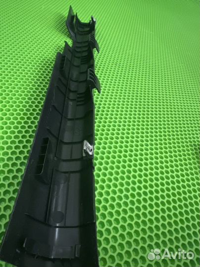 Накладка на порог передняя правая Kia K5