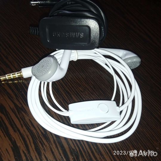 Наушники Самсунг + зарядка для телефона GM-B311V