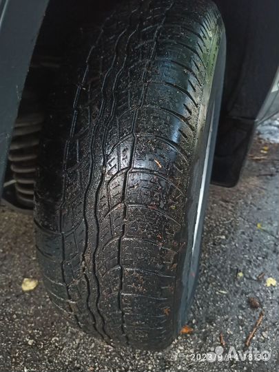 Bridgestone Dueler H/T 687 215/70 R16