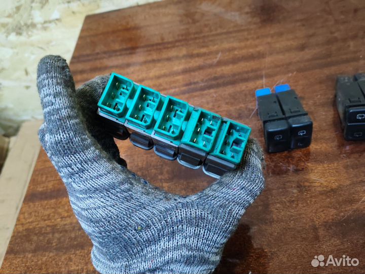 Кнопка заднего стеклоочистителя Киа Спортейдж 1