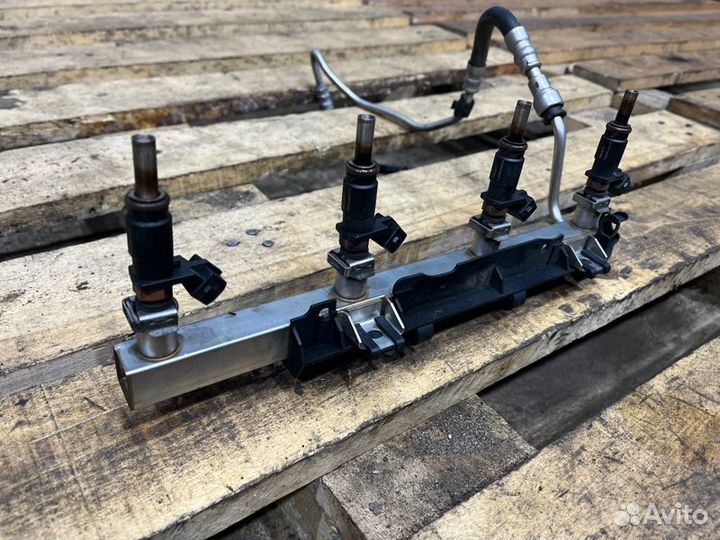 Топливная рейка Bmw 1 E87 N46B20 2004