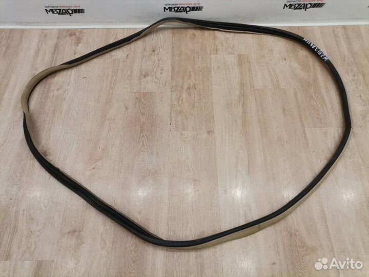 Уплотнитель двери задней левый Mercedes W251 R