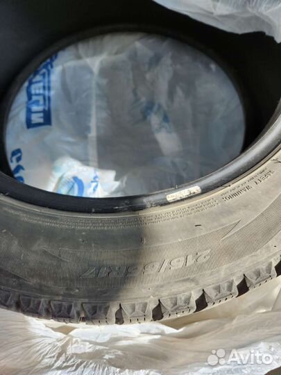 Roadstone Winguard Spike 215/55 R17 98T