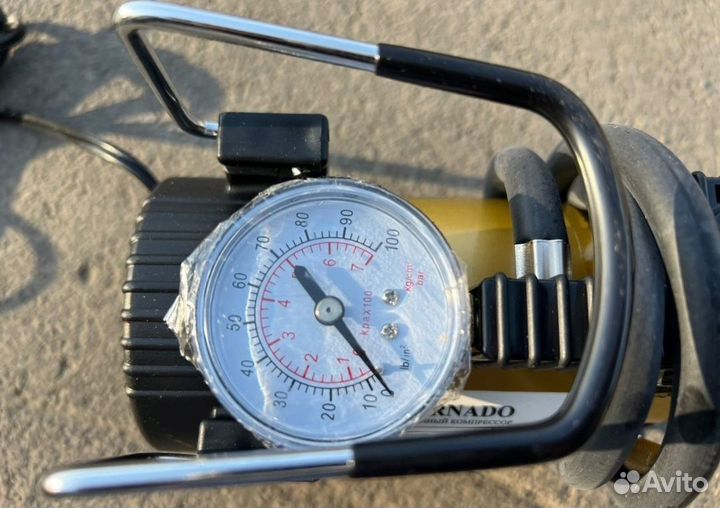 Компрессор (насос) автомобильный на 35л