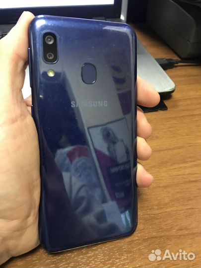 Samsung Galaxy A20e, 3/32 ГБ