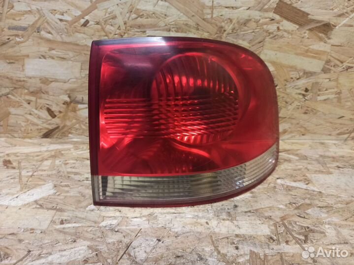 Фонарь задний правый Volkswagen Touareg 7L