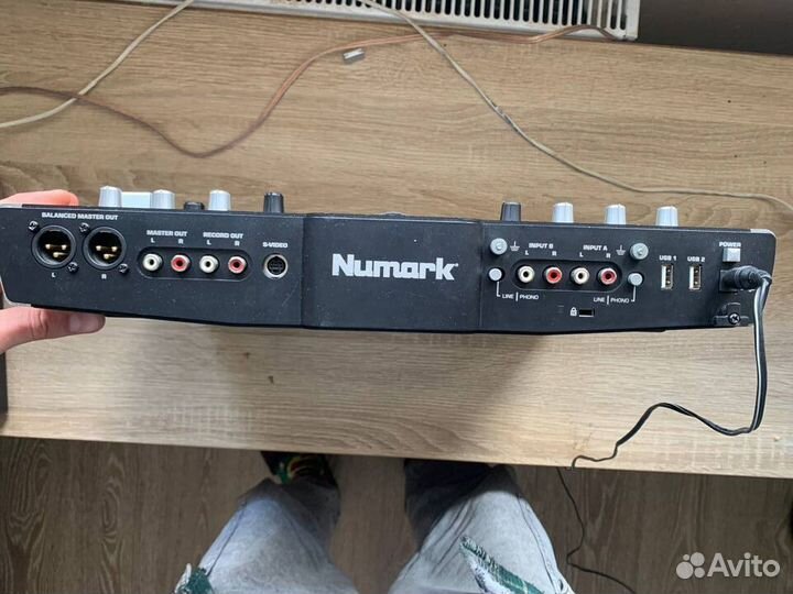 Dj контроллер Numark iDJ2