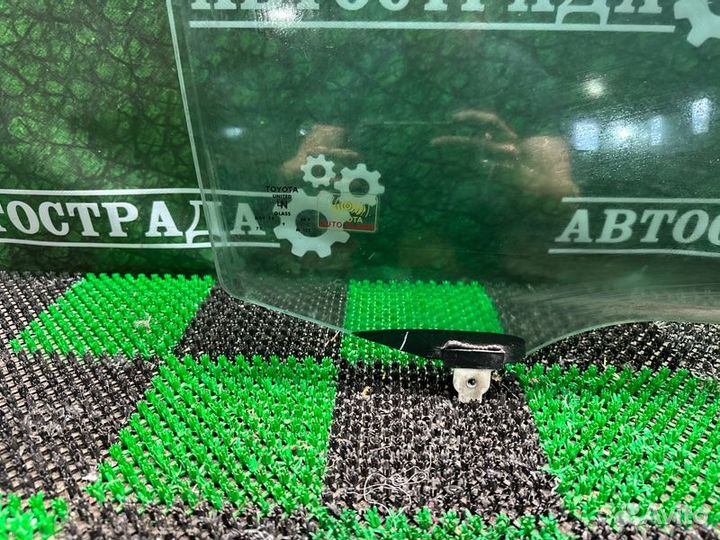 Стекло двери переднее правое Toyota Tundra Sequoia