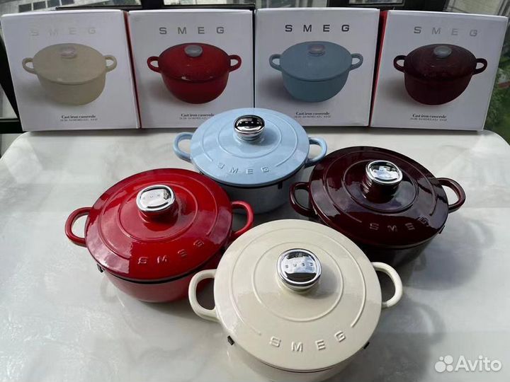 Кастрюля чугунная Smeg