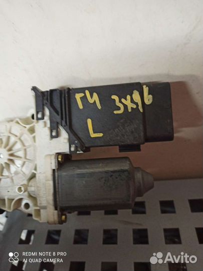 Гольф 4 (3х дверка) мотор левый оригинал