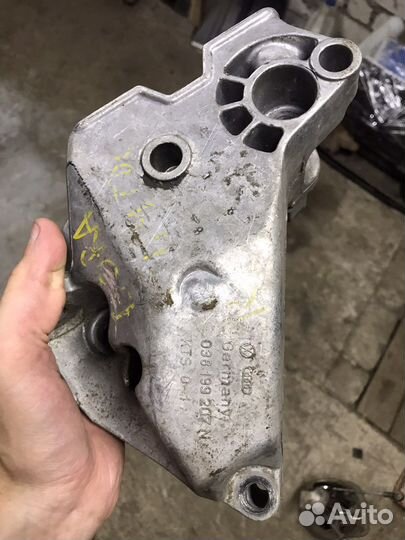 Кронштейн двигателя гольф 4