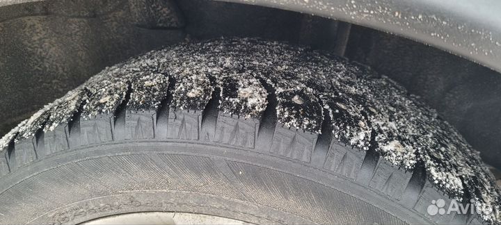 Hankook Winter I'Pike 215/55 R17