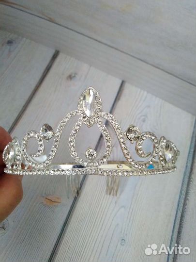 Свадебная диадема и гребень